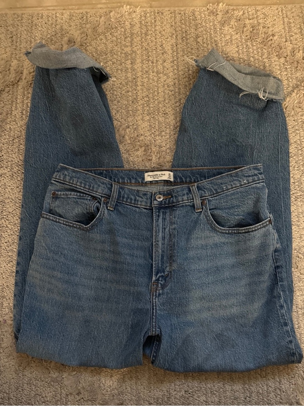 Abercrombie and Fitch “The 90s relaxed jean high-rise” - Picture 2 of 3